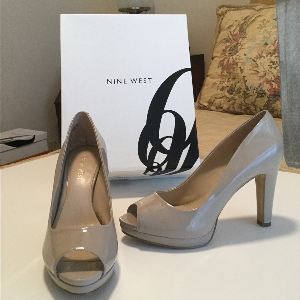 Nine West Taupe Patent Leather Dress Shoe-Size 6M